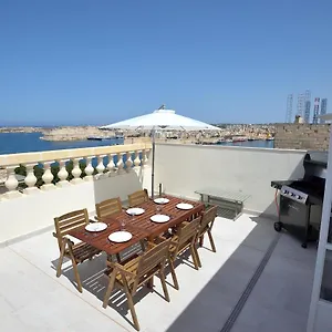 Grand Harbour Apartament