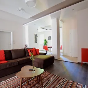 creative-apartment-close-to-buda-castle.inbudapesthotels.com/